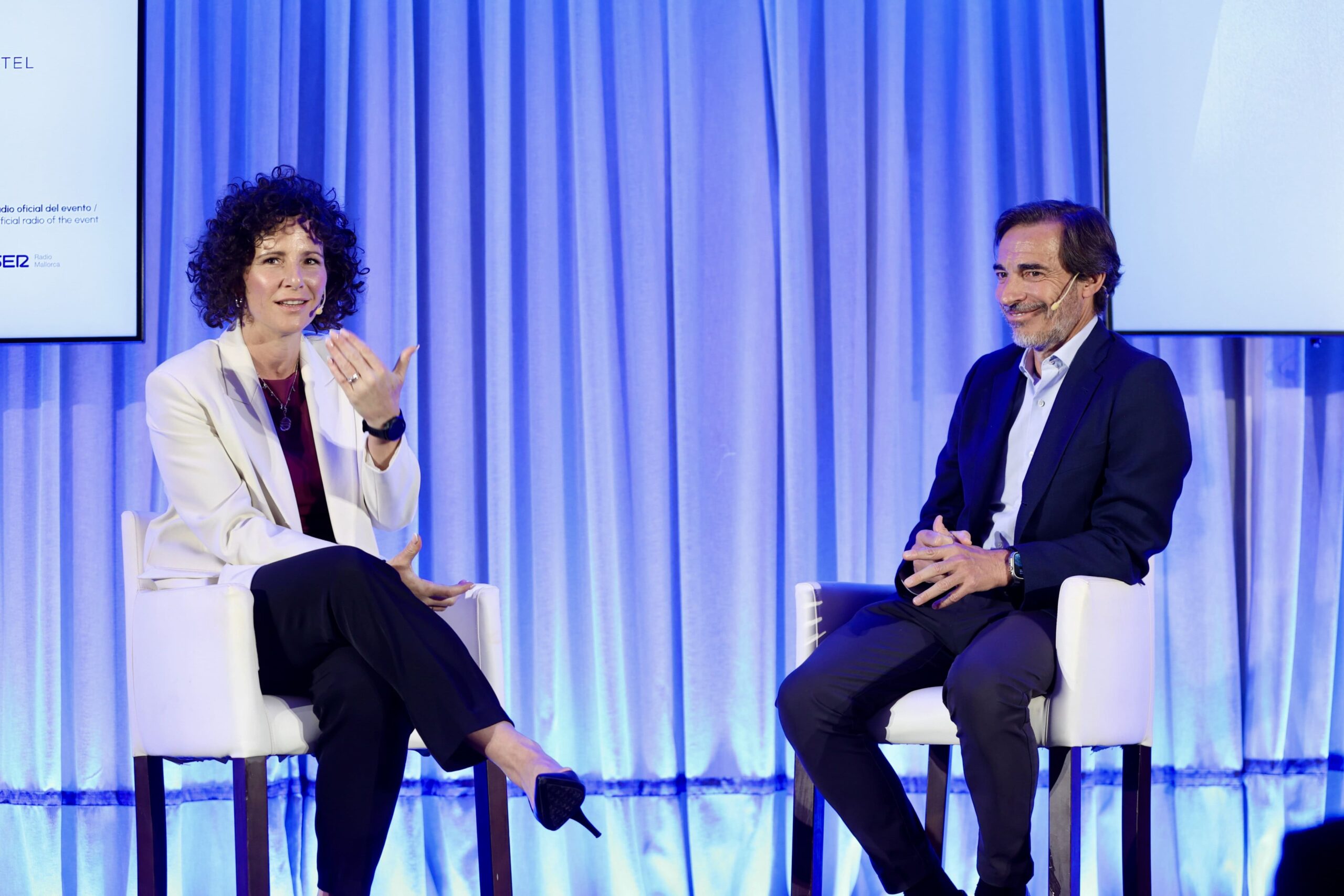 Beatriz Menéndez-Valdés, directora de Veltaro Hospitality en Blasson Property Investments, y Fernando Martínez, socio responsable de turismo y ocio en KPMG España